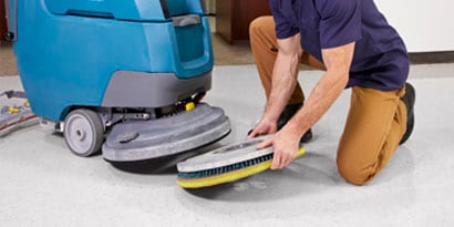 3M™ 百利™ 清透雙效地板菜瓜布：減少地板菜瓜布的更換頻率
