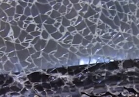 3M™ 建築隔熱膜|隔熱紙：安全防護與防爆膜─幫助您戰勝暴風雨或突發事件，保護員工與事業免受碎裂玻璃飛濺所遭造成損傷