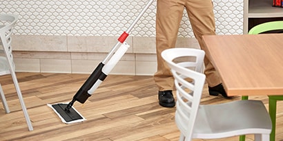 使用中的3M拖把
