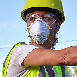 美國職業安全與衛生管理局(OSHA)規定雇主需為使用呼吸防護裝備的員工進行訓練與密合度測試