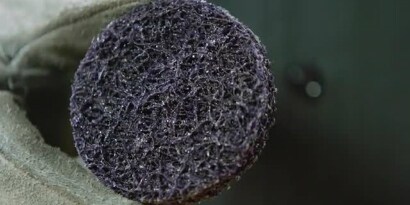 立即觀看Scotch-Brite™ 專業版不織布研磨盤 XT Pro與XT Pro Extract Cut 系列效能示範
