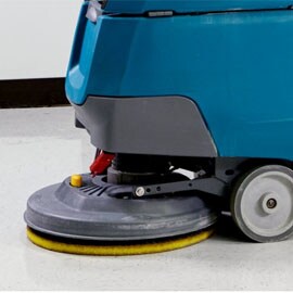 3M™ 百利™ 清透雙效地板菜瓜布搭配低速洗地機使用