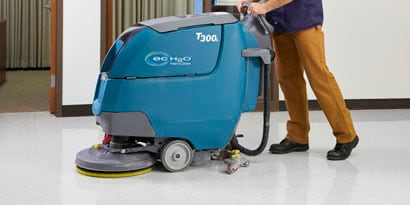 3M™ 百利™ 清透雙效地板菜瓜布：節省人力
