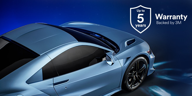 霧面藍色美式跑車的俯視圖
