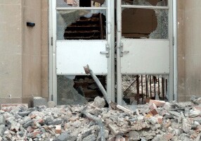 3M™ 建築隔熱膜|隔熱紙：安全防護與防爆膜─降低地震時因玻璃碎裂所造成的傷害