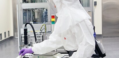 製藥業專用的3M™ 個人防護具

