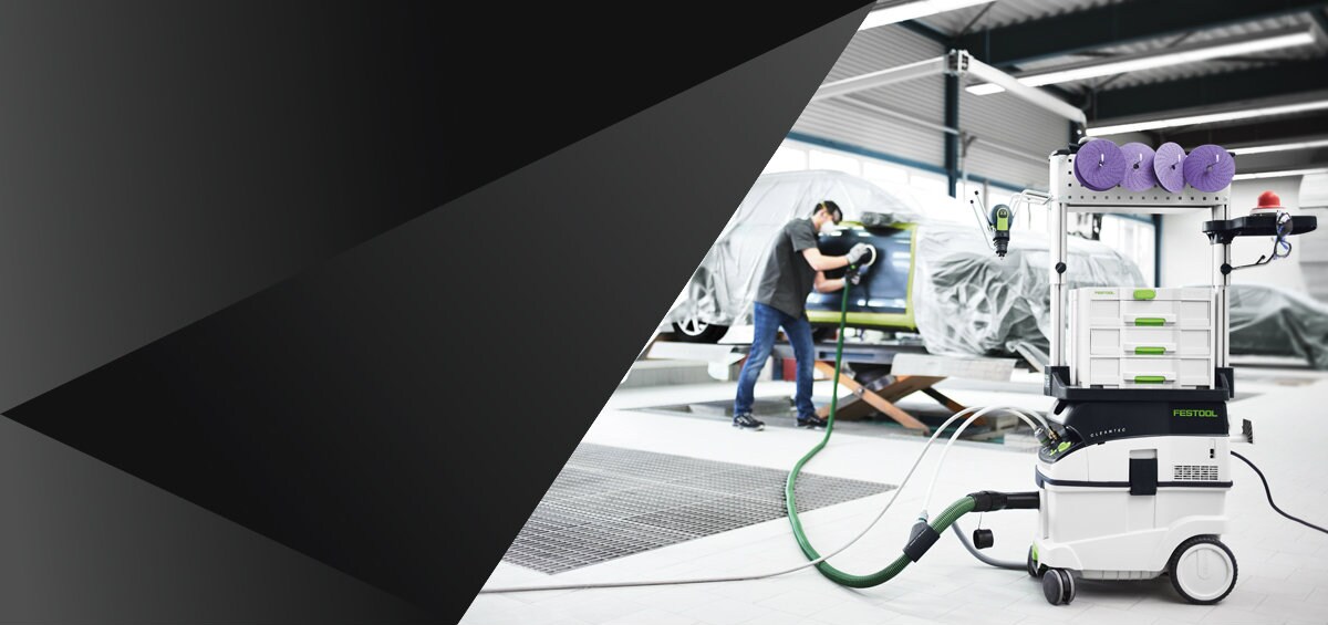 3M™ PPS™ Color Match Film hugs the car for better color matching.
