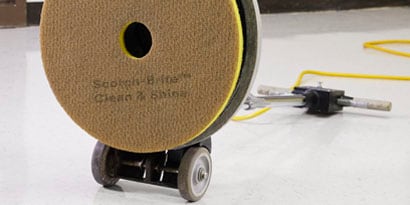 3M™ 百利™ 清透雙效地板菜瓜布：體驗清澈無瑕的地板
