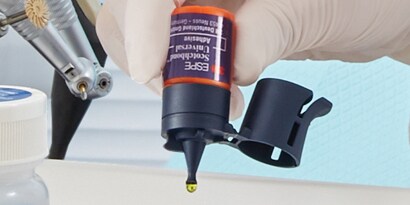 牙科黏著劑(Adhesives)
